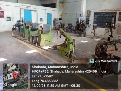 Machine shop with lathes and a power hacksaw